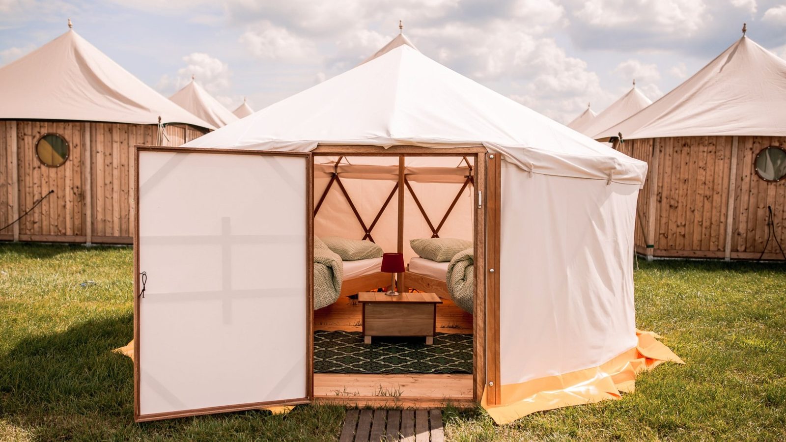 The Ryman, een yurt met twee bedden op het Paradise Resort